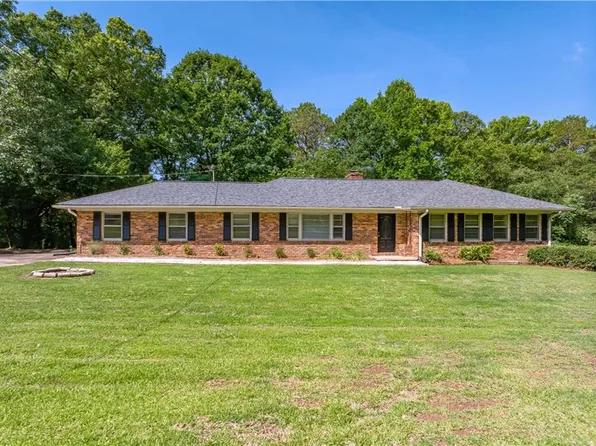 305 Old Airport Rd, Commerce, GA 30530