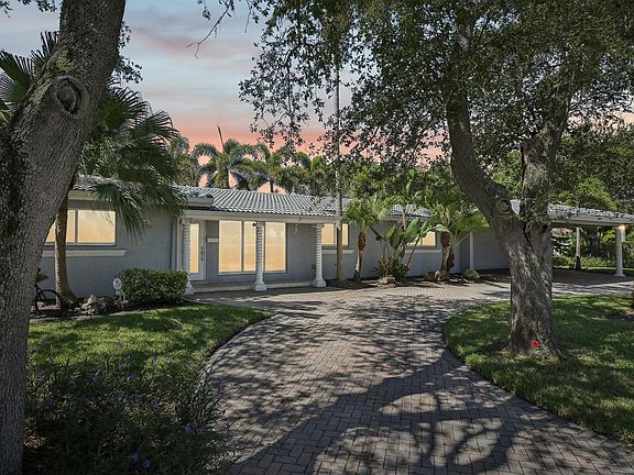 5th image of 2700 NE 9th Court