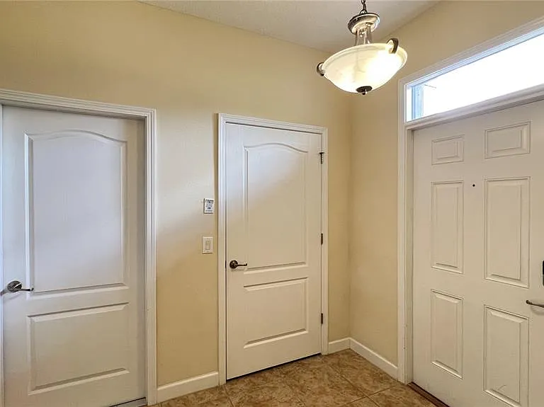 2353 Victoria Dr — Photo 6