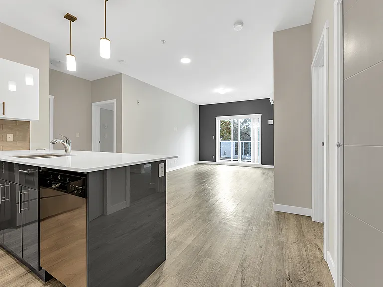 1060 Goldstream Ave — Photo 4