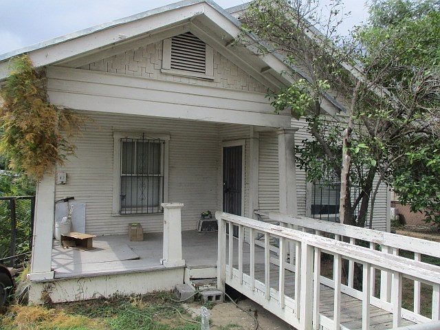 1st image of 805 Chihuahua St