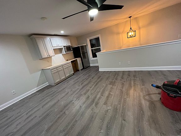 3rd image of 105 Gladstone Ln