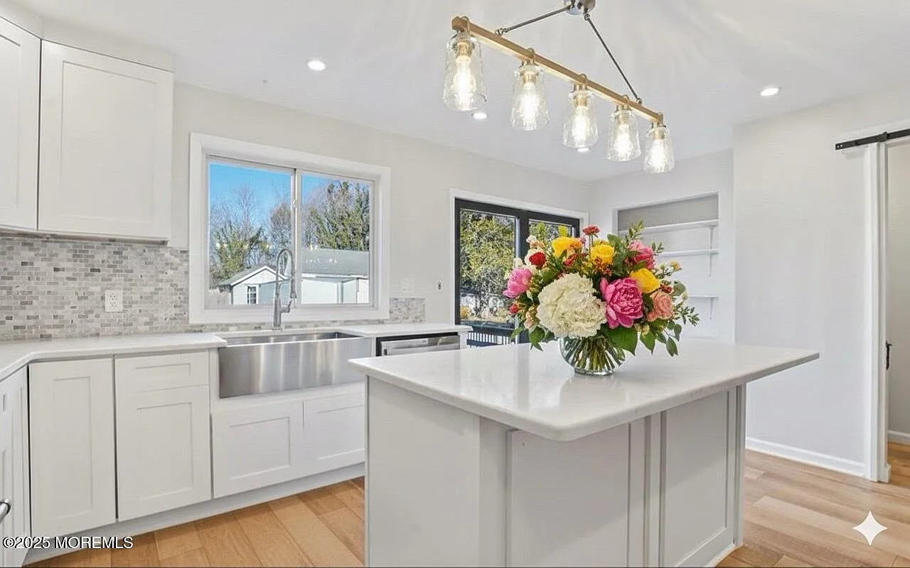 5 bed, 2.5 bath, 2208 sqft, $3,000 — Photo 4