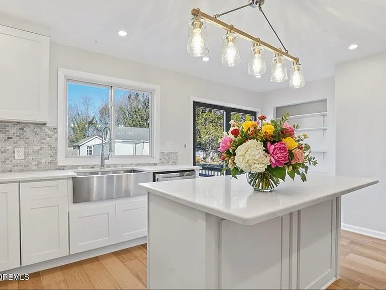 555 Cedar Ave — Photo 4