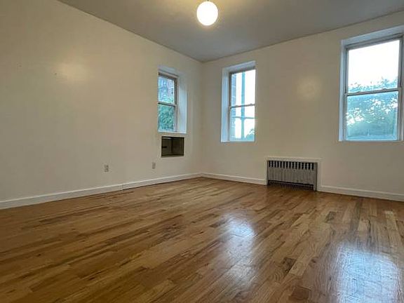 5th image of 106 Manhattan Ave APT 1
