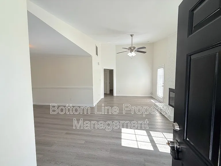 4013 Inglehurst Dr — Photo 4