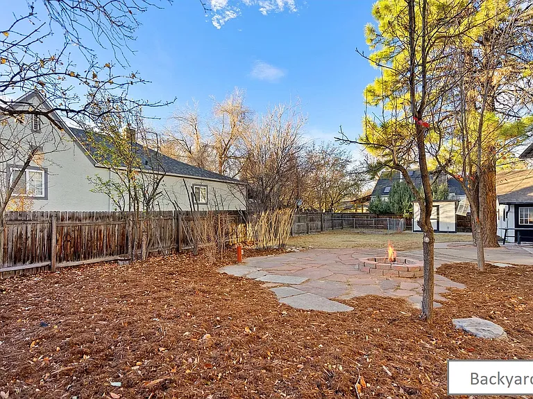 426 E Prospect Rd — Photo 15
