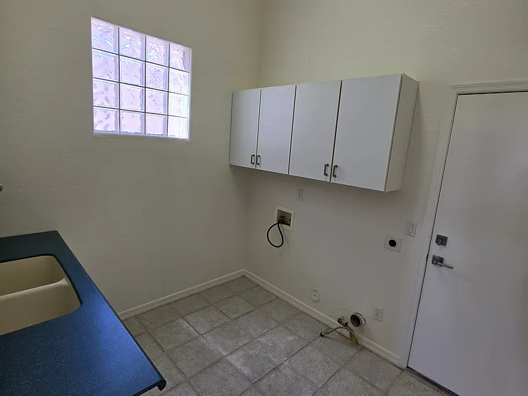 2653 N Travis — Photo 31