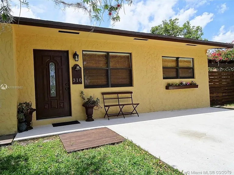 310 SW 9th Ave — Photo 4
