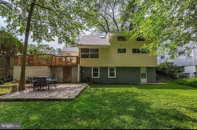 323 Bradley Ave — Photo 8
