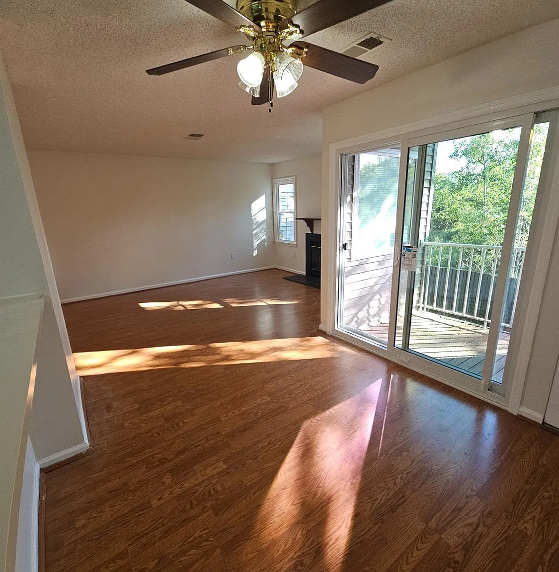 2 bed, 1.0 bath, 908 sqft, $2,100 — Photo 3
