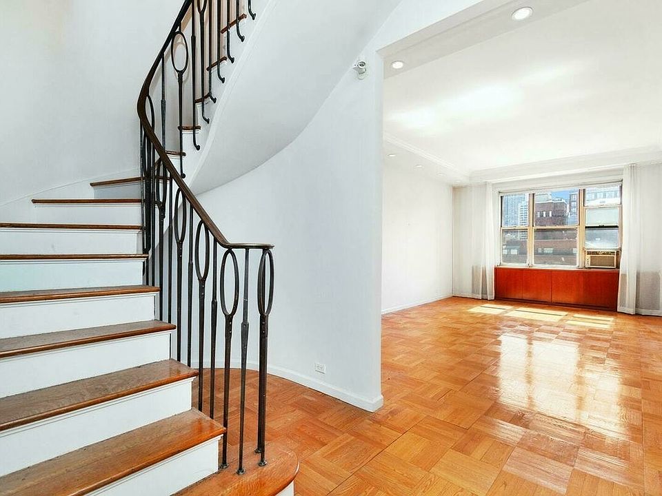 1st image of 220 Madison Ave