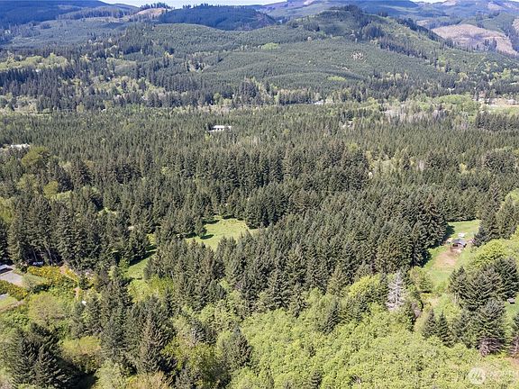 2nd image of 211 Sugarpine Road