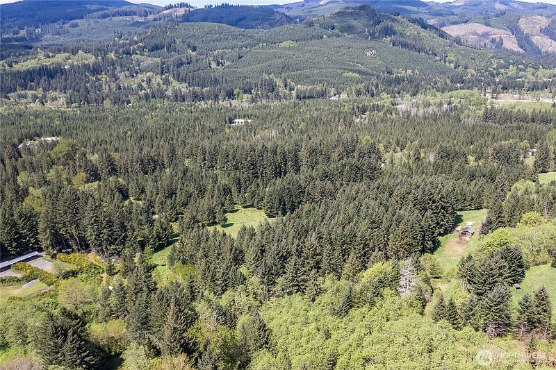 2nd image of 211 Sugarpine Road