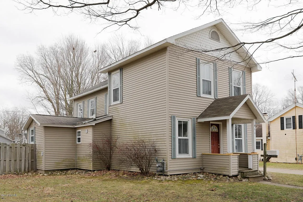 411 Maple St photo 1