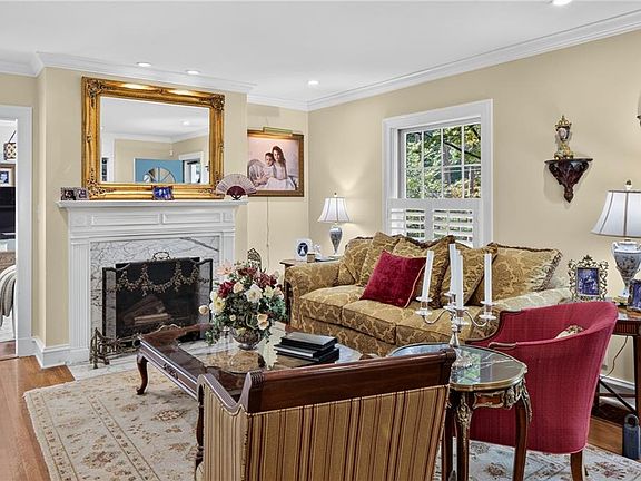5th image of 457 Princeton Way