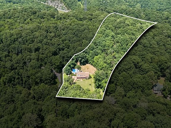 2nd image of 1018 Walnut Ct