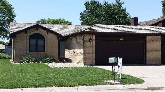 1st image of 806 S Country Club Dr