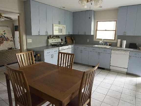 5th image of 166 W 21st St