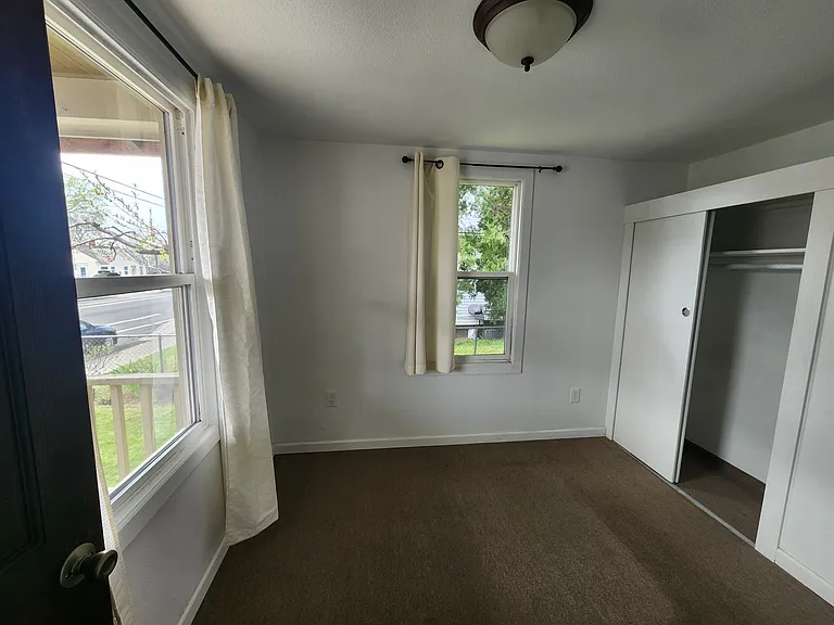424 W Chestnut St — Photo 3
