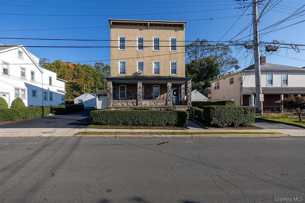 2 bed, 900 sqft, $2,600 — Photo 1