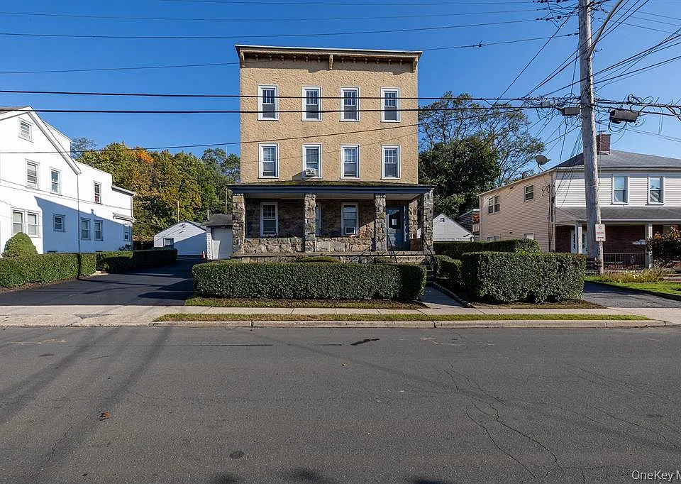 18 Woodside Ave #3