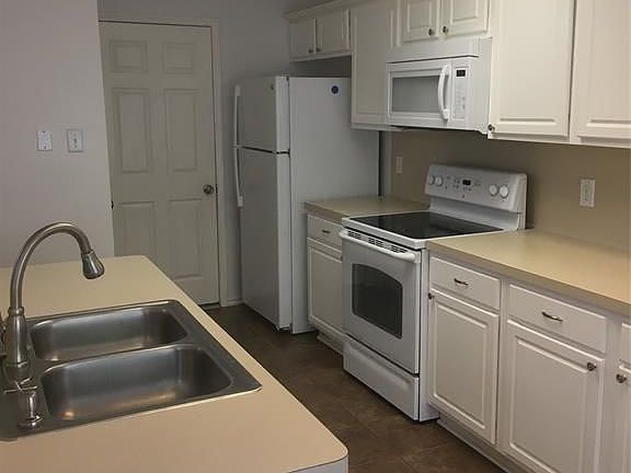 4th image of 111 N Villa Oaks Dr