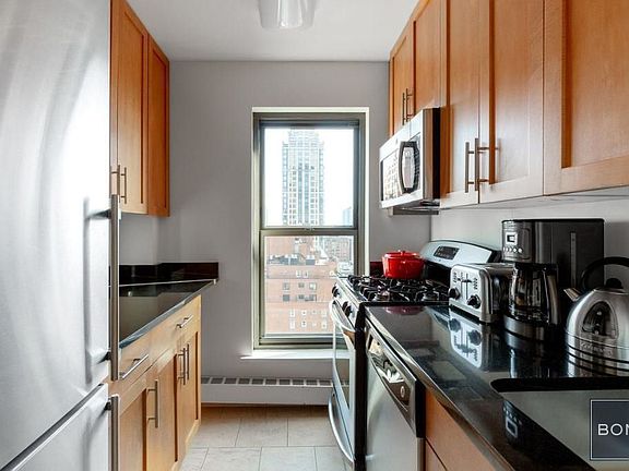 4th image of 300 E 51st St APT 15E
