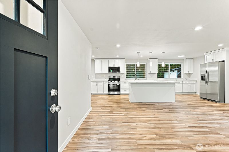 2nd image of 11030 Tempo Lake Drive SE