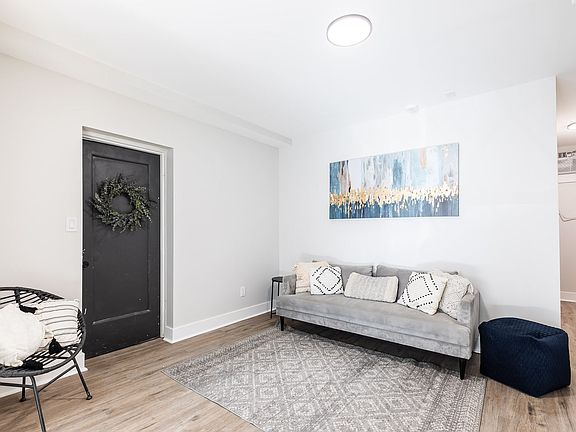 5th image of 2622 Victory Pkwy #L01