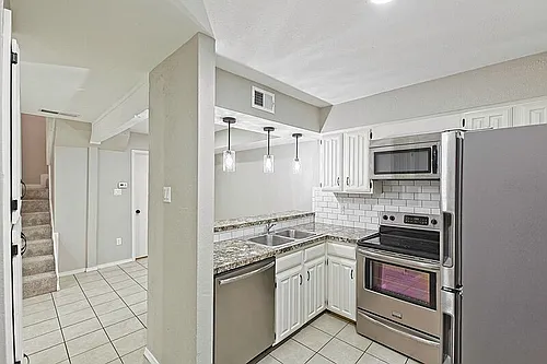 889 Dublin Dr #D Photo 1