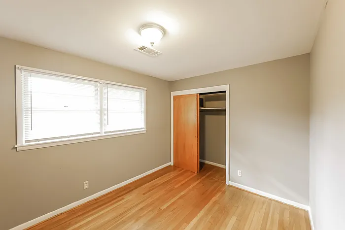1712 Longmeadow Dr — Photo 7