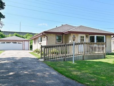 5325 West Allerton AVENUE, Greenfield, WI, 53220