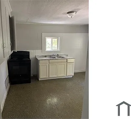 2850 Edgewood St — Photo 4