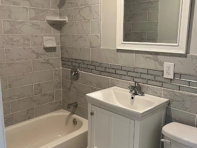 1112 Summit Ave #2 — Photo 13