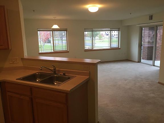 3rd image of 302 Prairie Heights Dr APT 201