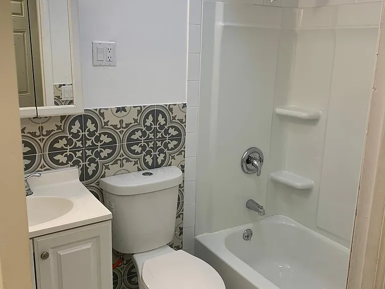 173 Griffith St #2 — Photo 8
