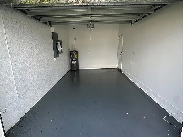 1530 Gilbert Ave S — Photo 3