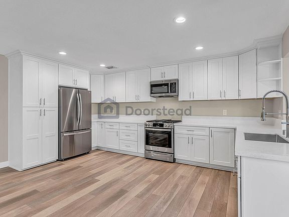 2nd image of 14021 Woodlawn Ave