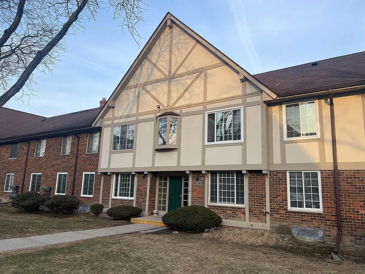 Building Photo - 30232 Southfield Rd #264