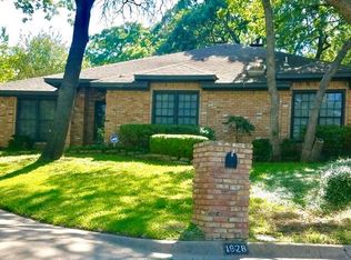 1828 Christy Ct, Fort Worth, TX 76112