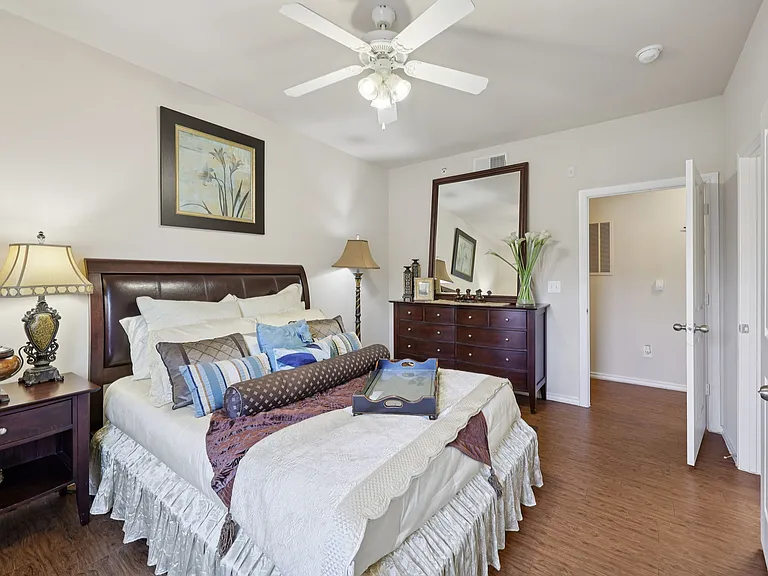 Residences at Sunset Pointe — Photo 10