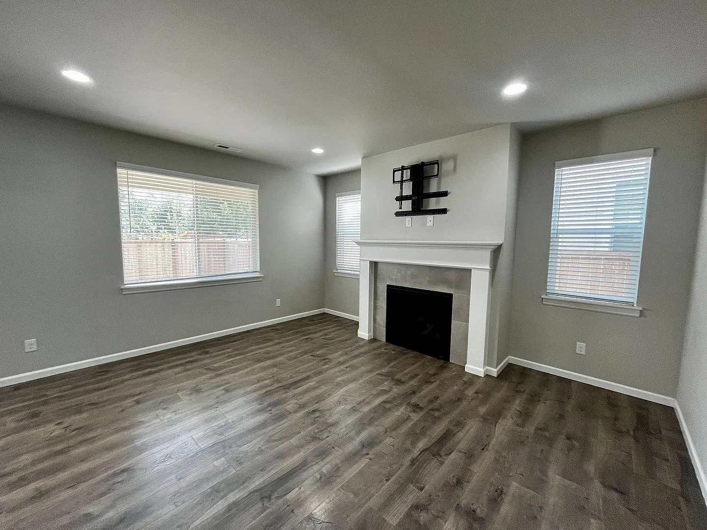 Beautiful Home w/Upgrades and Close to Everything — Photo 3
