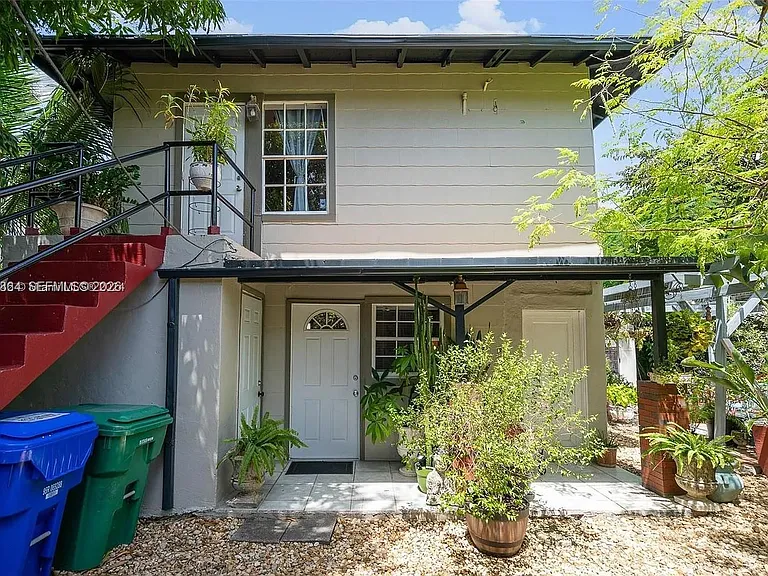 226 SW 6th Ave #6 — Photo 1