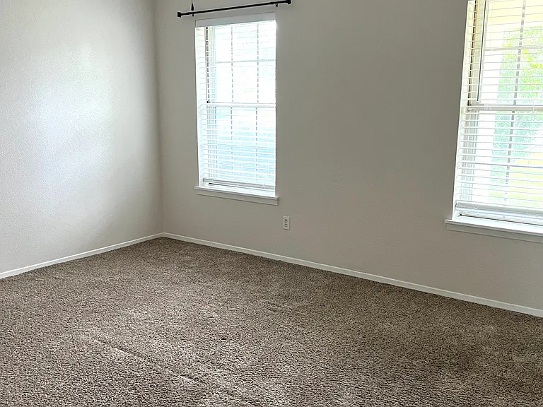 403 Sheffield Dr — Photo 15