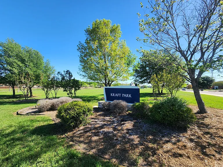 1642 W County Line Rd — Photo 30