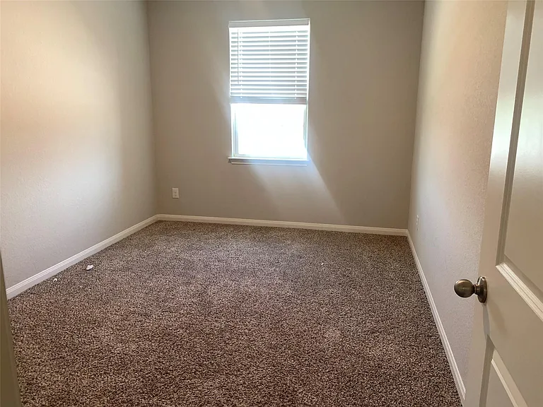 509 Congress Way — Photo 31