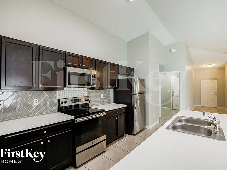 1351 SW Amboy Ave — Photo 5
