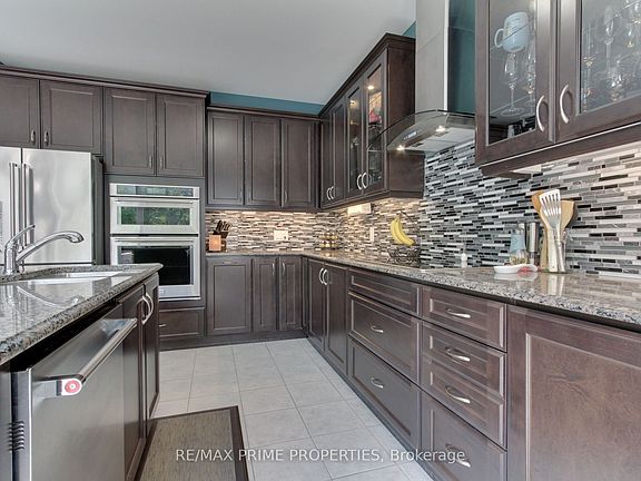 5th image of 121 Robert Wilson Cres