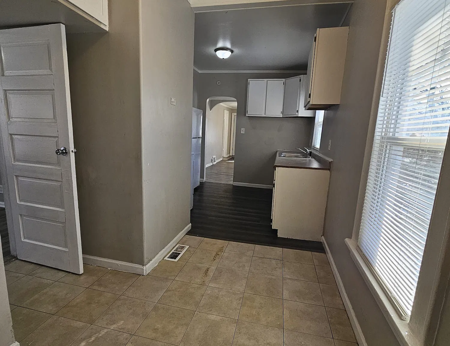 3 bed, 968 sqft, $1,525 — Photo 3
